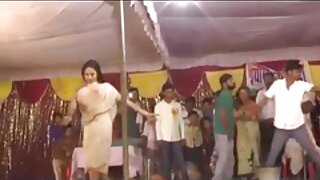 ಉತ್ಸಾಹಭರಿತ ಚೇಕಡಿ ಹಕ್ಕಿಗಳೊಂದಿಗೆ ಹೊಲಸು ಎಬೊನಿ ವೇಶ್ಯೆಯು ದೊಡ್ಡ ಕಪ್ಪು ಡಿಕ್ ಅನ್ನು ಬಲವಾಗಿ ಸವಾರಿ ಮಾಡುತ್ತಿದೆ